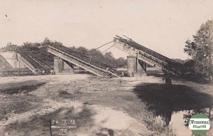 Zniszczony most kolejowy w Urlach na rzece Liwiec, 24.09.1915. Poczt. ze zb. J&P Kosińskich.